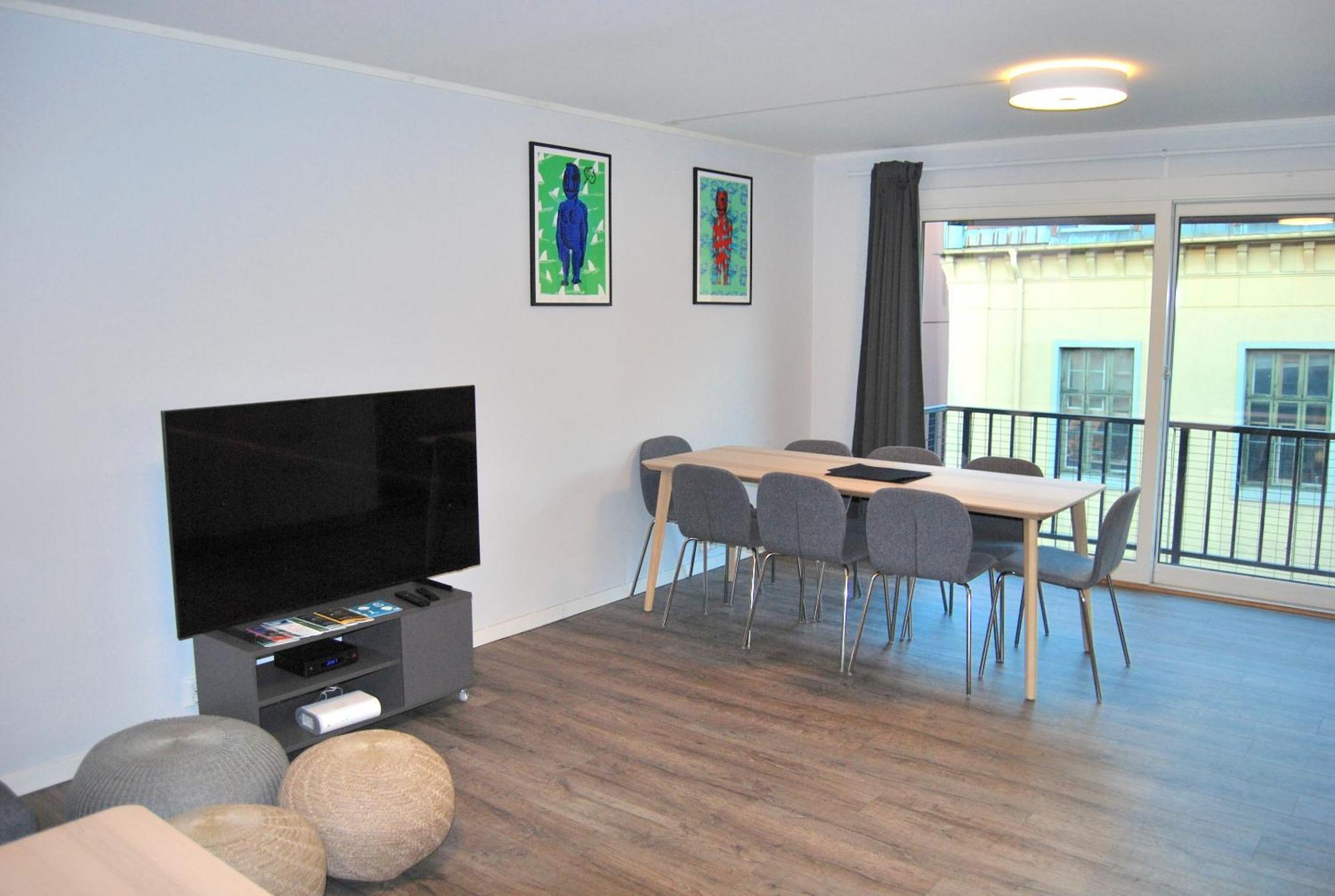 3br Penthouse In Center With Free Parking *